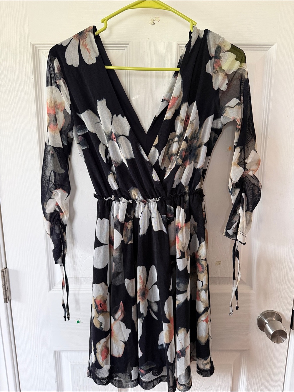 Black Floral V-Neck Long Sleeve Dress